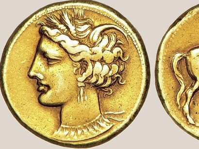 Testa di Tanit (dea Madre) a sinistra, coronata di spighe, con una collana e un pendente a tre spighe. Sul rovescio cavallo in piedi a destra, tra il 310 circa e il 290 circa a.C., Cartagine