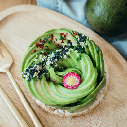 Incluí en tu dieta alimentos ricos en omega-3, como pescados grasos, nueces y palta