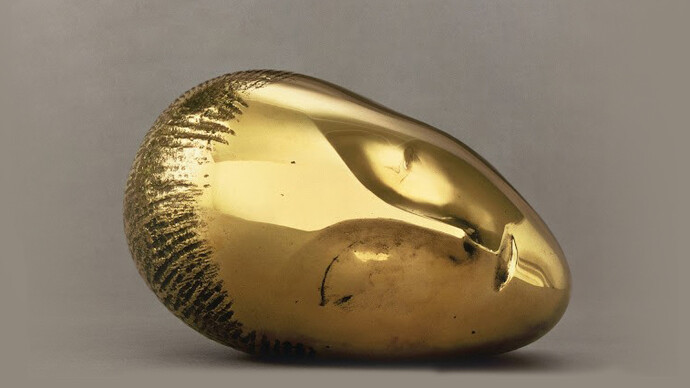 "Musa dormida", 1910. Bronce pulido. Constantin Brâncuși. Centre Pompidou, París. Foto AKEZ