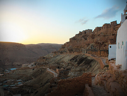 Vue de Chenini.Village troglodyte connu par son art ancestral du tissage, l’un des rares bastions de l’identité amazighe en Tunisie