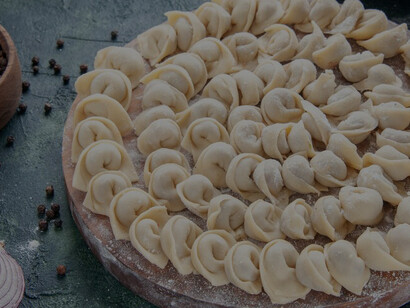 Beautifully arranged and meticulously stuffed dumplings or mantı sit on the tray