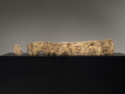 Percé Rock 2016, Cast polyurethane resin
30 x 200 x 35 cm (without plinth), 100 x 230 x 70 cm (with plinth). Installation view Rampa Istanbul, 2016. Courtesy the Artist and Rampa, Istanbul © Chroma (André Carvalho & Tuğba Karatop)