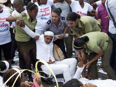 Ladies in White protester being arrested