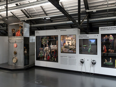 Various artists, Behind the scenes², exhibition view. Courtesy of Albertinum Museum