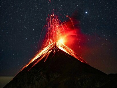 Un vulcano che erutta. I fossili ritrovati tra i resti di eruzioni vulcaniche so i meglio conservati
