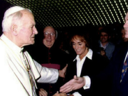 Gary and Meredith Krupp with Pope John Paul II/ courtesy of Gary Krupp