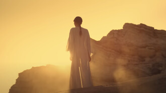 La tendencia “avant apocalypse” encuentra una fuerte inspiración en el diseño de vestuario de producciones cinematográficas como “Dune”, “Star Wars”, “The Hunger Games” o “Mad Max”