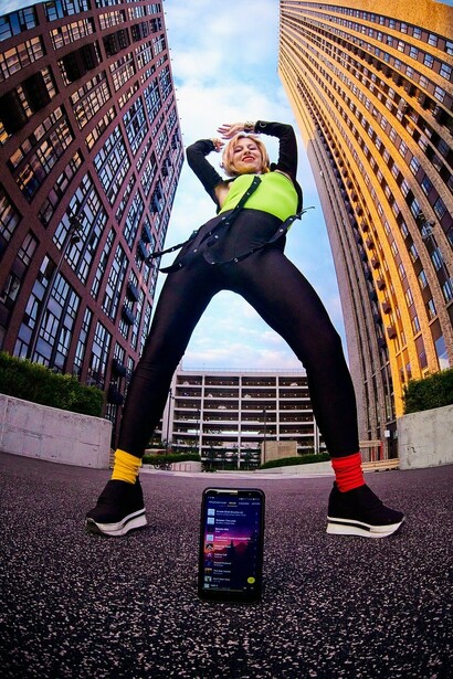 Ragazza che balla a ritmo di musica: Juke-box Jugendmusik jug bands cante jondo