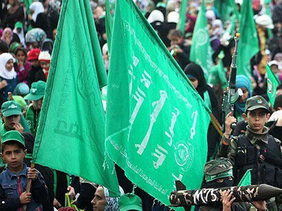 Child soldiers holding flags at a Hamas rally