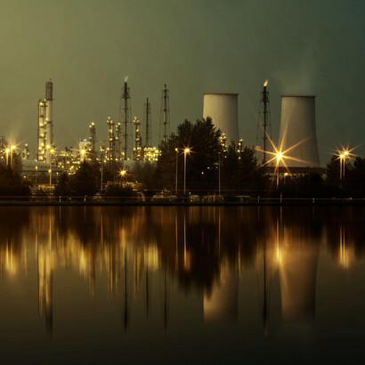 Zu billige Energie hat eine perverse Steuerungswirkung, sichtbar zum Beispiel an den Lampen, die immer brennen, oder an den Ladentüren, die trotz Heizung oder Kühlung sperrangelweit offenstehen