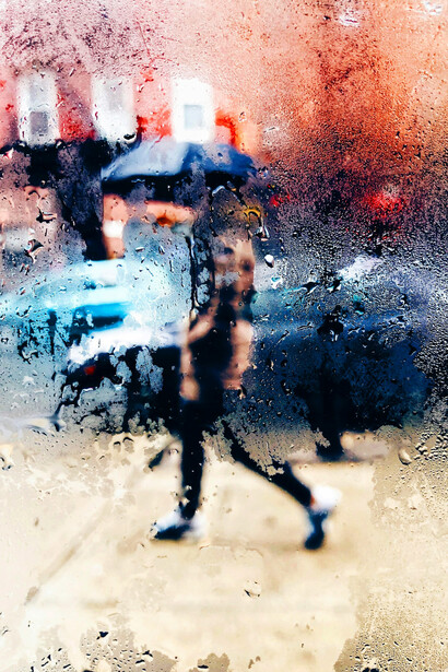 A person viewed from a foggy lens, just as the protagonist views everything as if from a thick fog of depersonalization