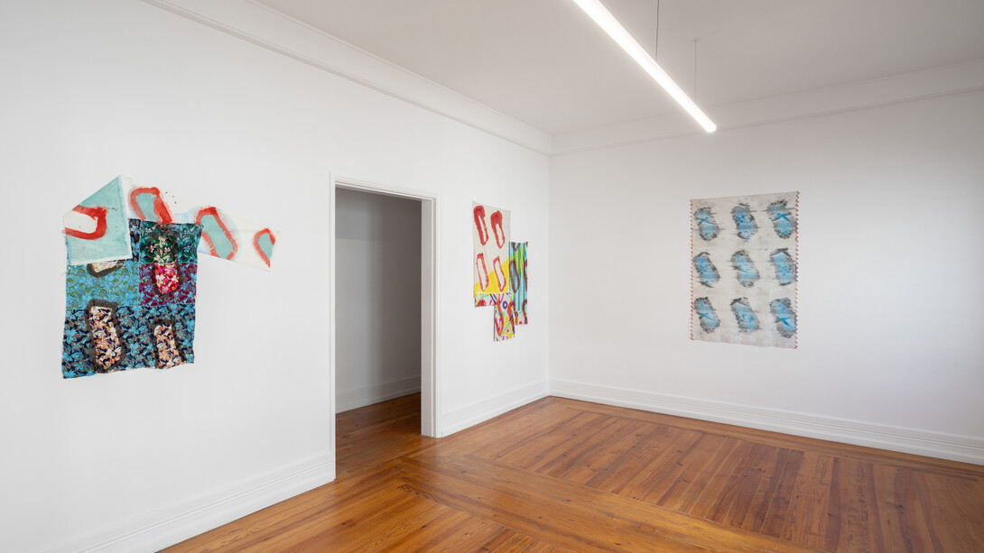 Claude Viallat, Peintures, exhibition view. Courtesy of Document Gallery