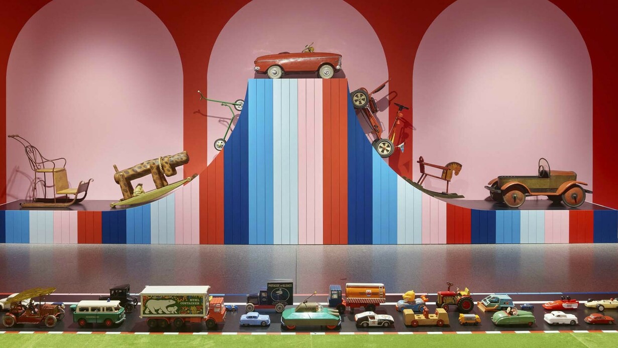 Mark Dion, Delirious toys, exhibition view. Courtesy of Bundeskunsthalle