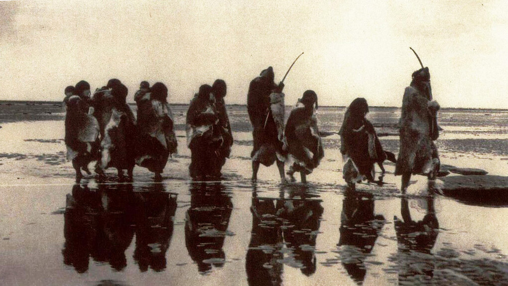 Los Selk'nam son un pueblo amerindio que vivió hasta principios del siglo XX, en el extremo austral del continente americano, en Argentina y Chile