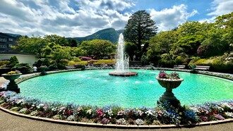 Central fountain and pond, Hakone Gora Park © Alma Reyes