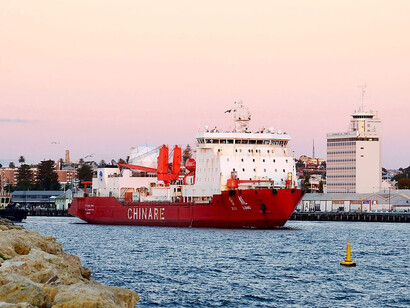 Chinese icebreaker Xue Long departs Fremantle, Australia, heading to Shanghai, China