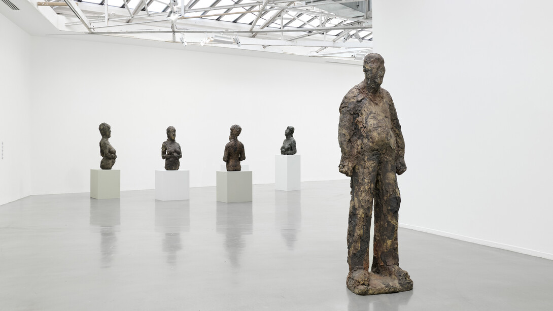 Hans Josephsohn, Josephsohn, as seen by Albert Oehlen, exhibition view. Courtesy of Musée d'Art Moderne de Paris