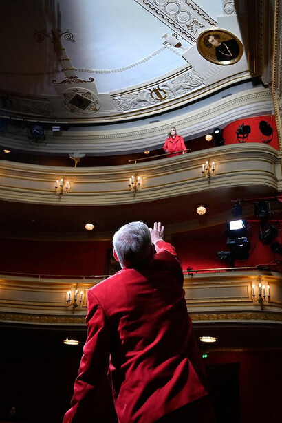 Eines langen tages reise in die nacht. Courtesy of the Deutsches Theater