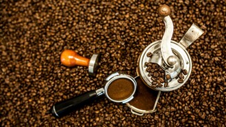 Fondata da Gian Luca Venturelli nel 1996, Lucaffè è cresciuta da una piccola torrefazione a un'importante realtà internazionale, esportando in oltre 70 paesi