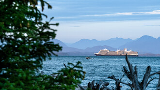 Un crucero navegando por las aguas del cabo de Hornos, Chile, evidencia de la posición clave de la región en el extremo sur de Sudamérica