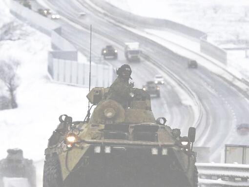 Moscow began to surround Ukraine with over 100,000 troops