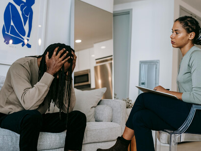 Dado que el psicoanálisis parece levantar “la tapa de los infiernos”, para mucha gente se torna insoportable