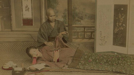 Kusakabe Kimbei, The massage ( front), 1880,hand couloured album silver photograph, 26,7 x 20,3 cm