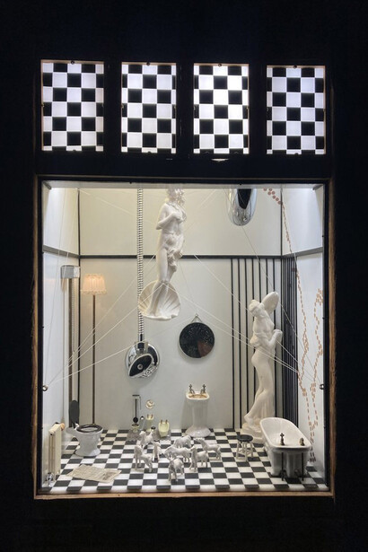 Dave Quick, Loo Louvre. Courtesy of Lois Lambert Gallery