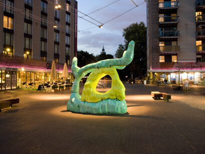 Karen Tang ‘Synapsid’, 2014, Sculpture at Bermondsey Square: Commission 1, Image Courtesy of Vitrine, Photographer Jonathan Bassett