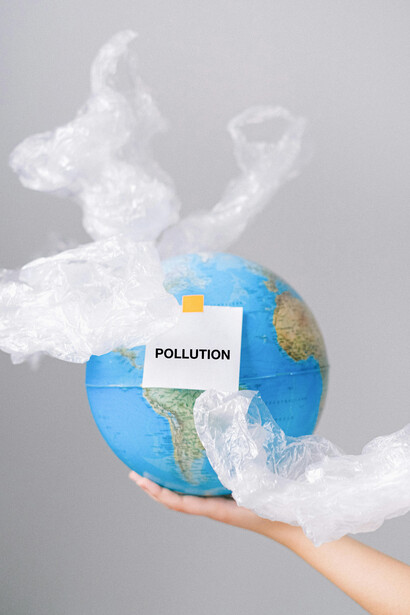 Descubra por que é crucial educar o público sobre a realidade das mudanças climáticas e a necessidade de tomar medidas ousadas para enfrentar essa crise global