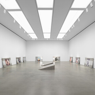 Jordan Wolfson, exhibition view. Courtesy of Gagosian Gallery