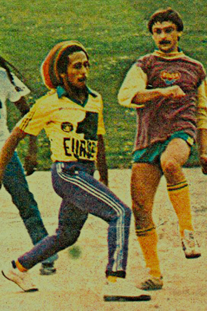 Bob Marley jouant au foot avec le FC Nantes