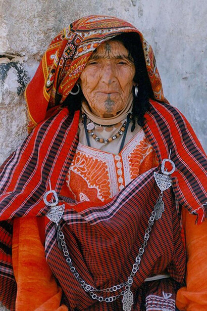 Femme amazigh. La dimension amazighe se voit diluée dans la catégorie de « diversité culturelle », reconnue et soutenue par l’État comme facteur d’épanouissement de la culture nationale