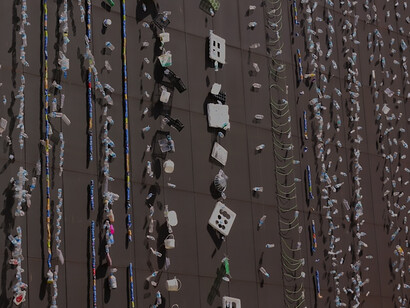 The Turkish city Yalova, has an installation of art on the walls of city exhibition building where they showcase the one-day waste of the city. The ecological focused art hanged around the building for couple of days to spread some awareness, take some focus on urgent topic of plastic pollution